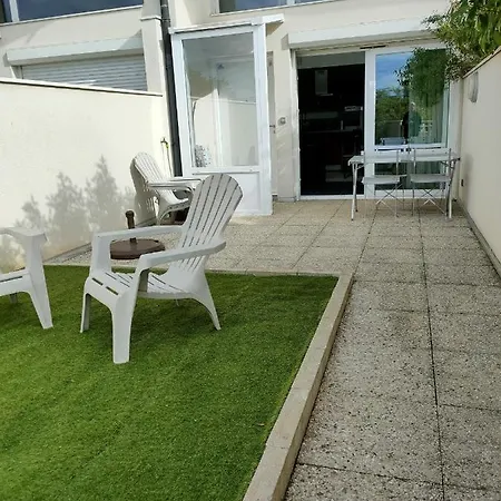 Cote Est Apartment